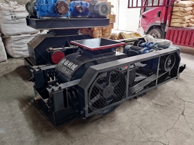 小型对辊正能量不良网站和双齿辊正能量不良网站发往河南登封破碎保温陶瓷