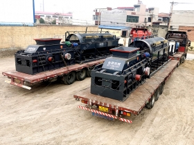 两台1500x1000大型鹅卵石正能量网站入口发货