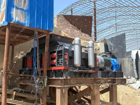 四川绵阳鹅卵石生产线现场-1210连轴对辊正能量不良网站