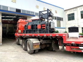 1000x700中型液压对辊正能量不良网站设备发货