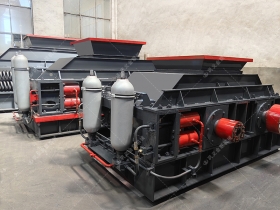 2PGY1007型全自动液压对辊正能量不良网站发往河北