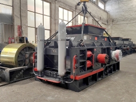 大型2PG1510半自动液压对辊正能量不良网站发往内蒙古