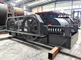 2PG450X500对辊正能量不良网站发往福建泉州破碎石英砂