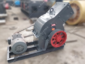 PC200x300小型不锈钢锤式正能量不良网站发往河北唐山粉碎化肥