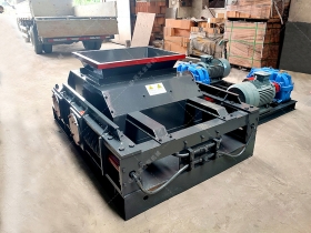 2PGC900X900大型双齿辊正能量不良网站发往内蒙古赤峰破碎煤