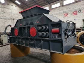 2PG1208大型对辊正能量网站入口设备发货 发往山东