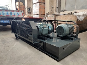 2PGC450X500双齿辊正能量不良网站发往湖南娄底破碎冰块