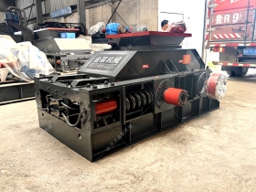 2PG800x600对辊正能量不良网站发往贵州贵阳破碎鹅卵石