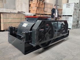 2PGC400X400双齿辊正能量不良网站发往新疆伊犁破碎煤