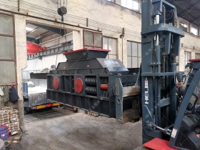 1500x800大型半自动液压对辊正能量网站入口发货