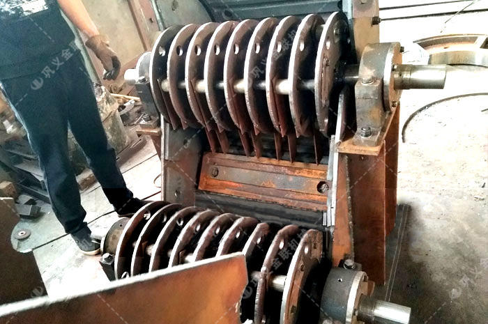 双级粉碎机-双级无筛底粉碎机-小型双级正能量不良网站-工作原理-图片-视频及型号参数