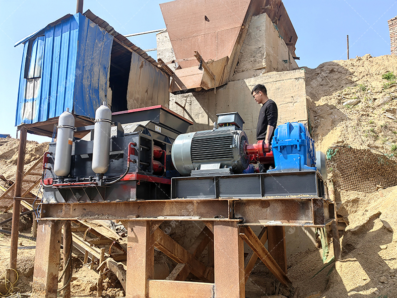 青石制砂难题多？对辊正能量不良网站如何轻松应对？