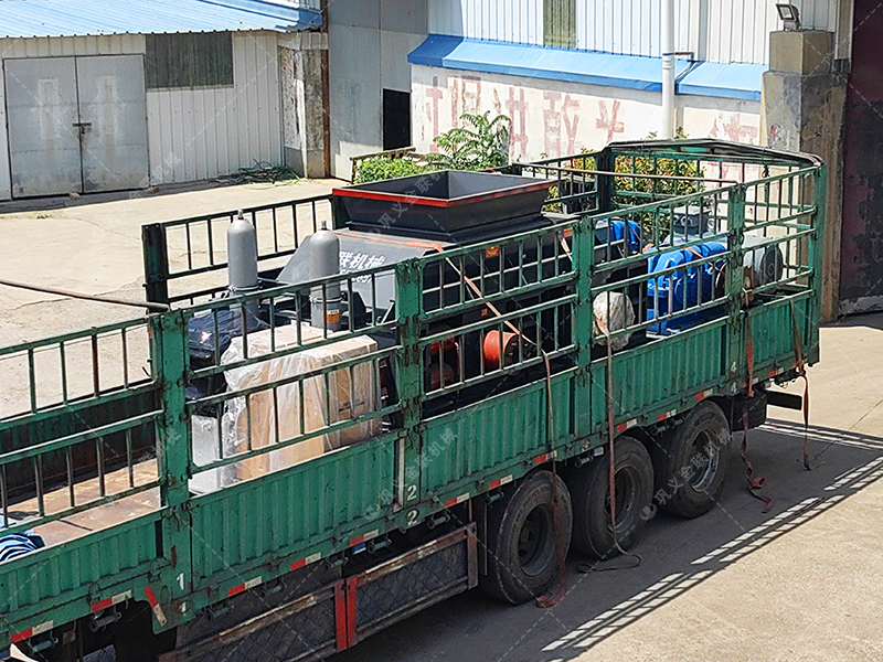 液压式对辊正能量网站入口 VS 冲击式正能量网站入口：哪种更适合您的生产线?