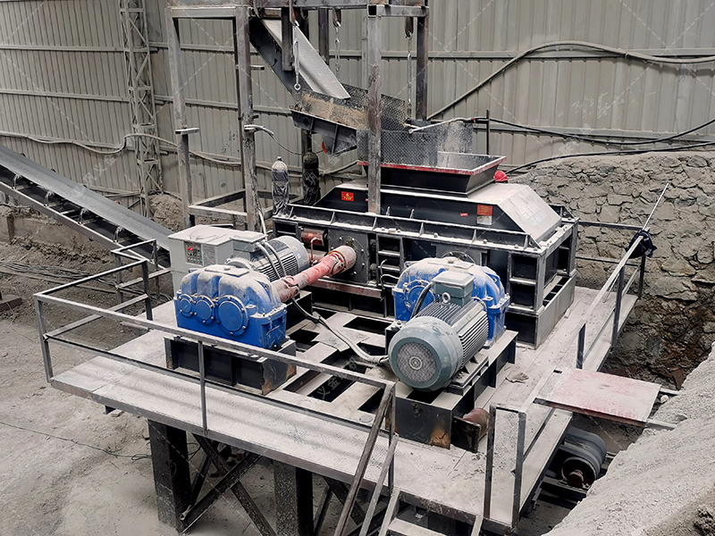 价格迷雾：影响一台液压对辊正能量网站入口成本的四大核心因素