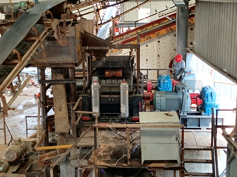 价格迷雾：影响一台液压对辊正能量网站入口成本的四大核心因素