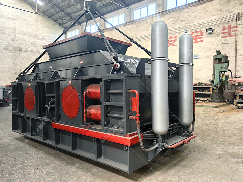 时产100吨和200吨的石灰石生产线，选择的液压对辊正能量网站入口有何不同？